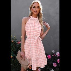 NO Brand - NWT - Pink/White Gingham Halter Neck Short Ruffled Dress